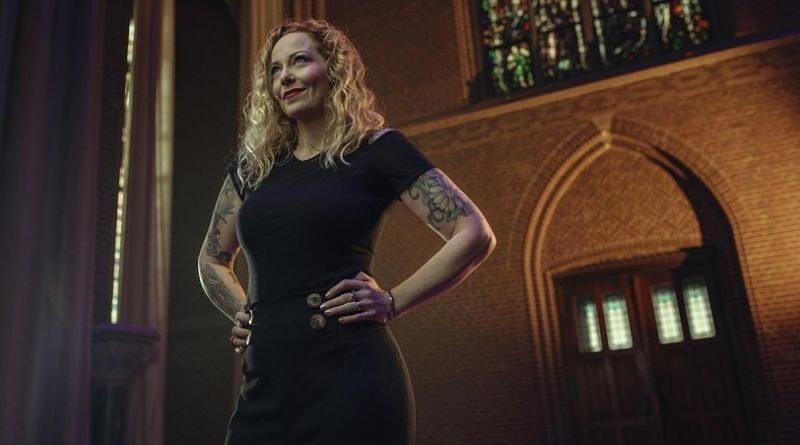 ANNEKE VAN GIERSBERGEN- Lyric video για το νέο single "Agape"
