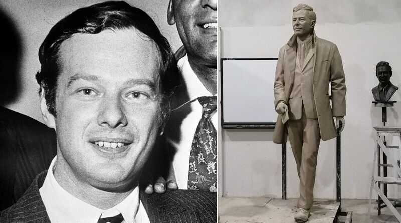Άγαλμα προς τιμήν του μάνατζερ των Beatles, Brian Epstein, στο Λίβερπουλ