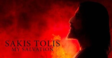 ΣΑΚΗΣ ΤΟΛΗΣ: Ακούστε το νέο single "My Salvation"