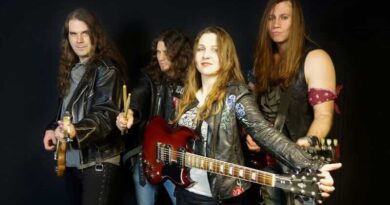 ANDY ROCKS: Ραντεβού στο Holywood live stage στις 9 Απριλίου