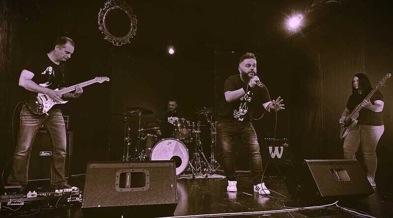 THE MAGIC BUS: Video για τη νέα διασκευή "Βασιλική"