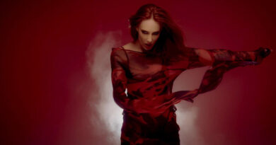 Simone Simons