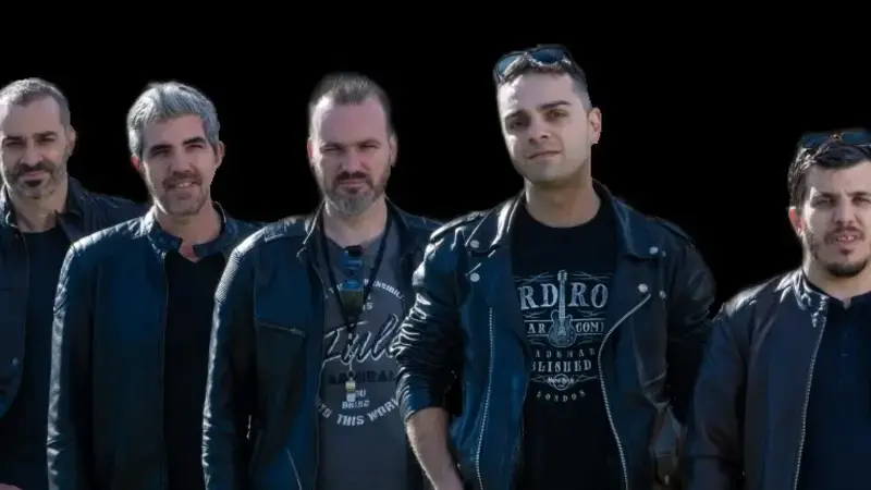 SLEEK: Ακούστε το ντεμπούτο άλμπουμ "Still Hurts"