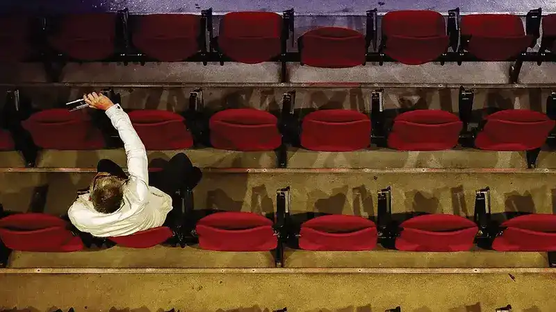 MADEBYGREY: Κυκλοφορεί το άλμπουμ "Music for the Deprived"