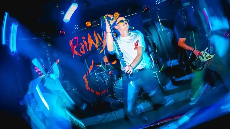 SNEAKY MUSTARD: Κυκλοφορούν το νεό τους άλμπουμ