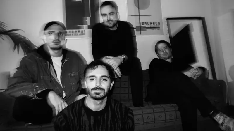 Νέο single απο τους Deaf Radio, "Idling"
