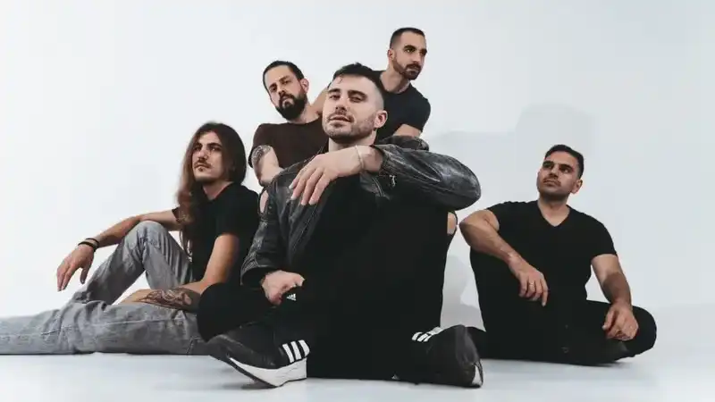 NOVELTY: Κυκλοφόρησαν το νέο single "Alive Enough to Die"