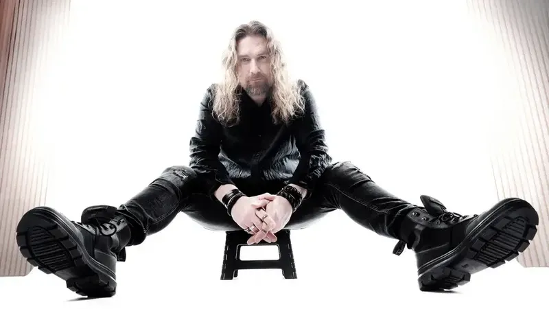 KRISTOFFER GILDENLÖW: Νέο άλμπουμ "[Humanised]" και πρώτο single "The Almosts"