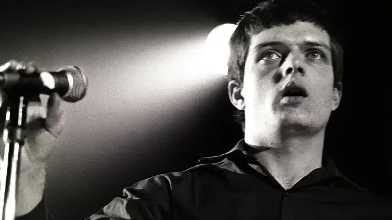 Νέα έκθεση για τον Ian Curtis στη Νέα Υόρκη με σπάνιο αρχειακό υλικό των Joy Division