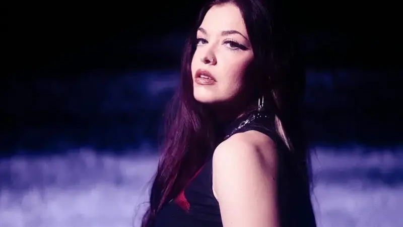 VICKY PSARAKIS: Νέο single "No One There" για το Call Of Duty