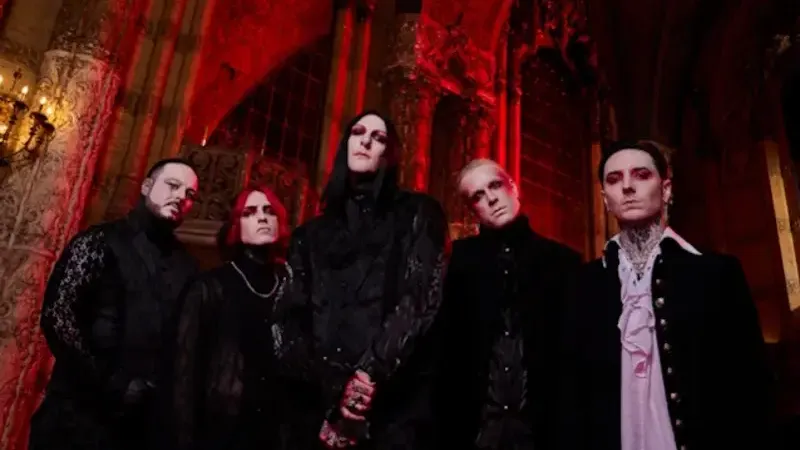 MOTIONLESS IN WHITE: Νέο single "R.I.P." με τη Skylar Grey από το επερχόμενο άλμπουμ "Decades"